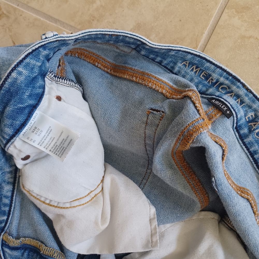 AMERICAN EAGLE men's ripped jeans